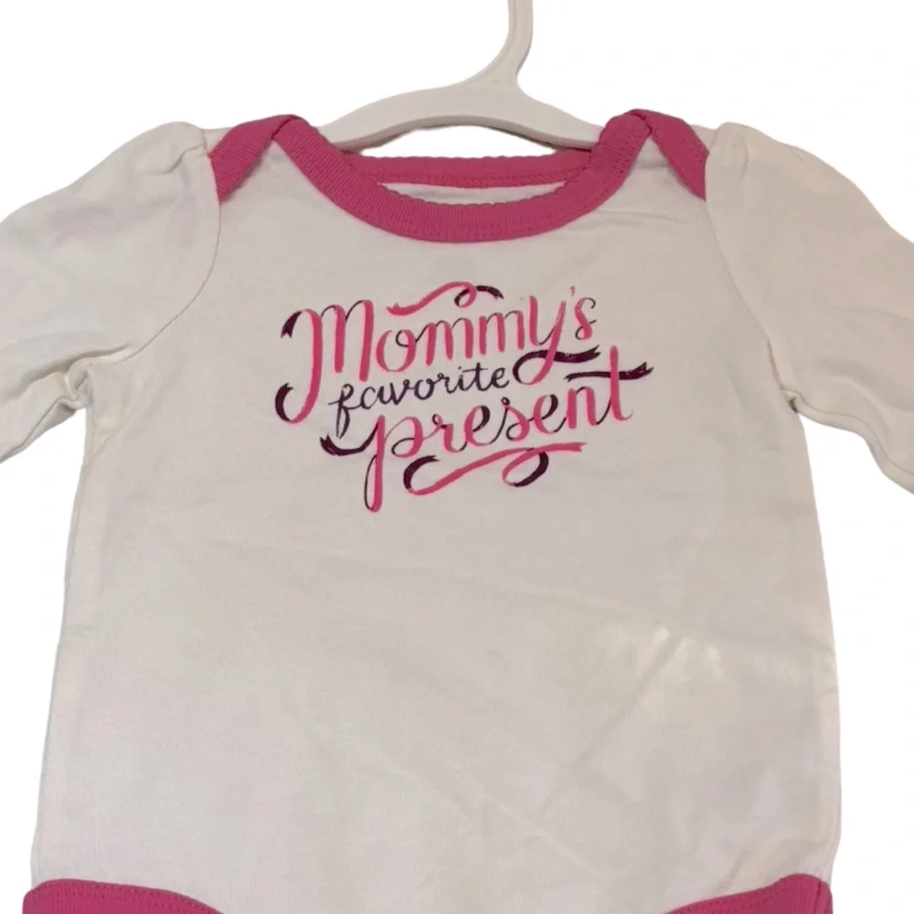 Circo Target Baby Long Sleeve Onesie “Mommy’s‎ Favorite Present” 3-6 Months